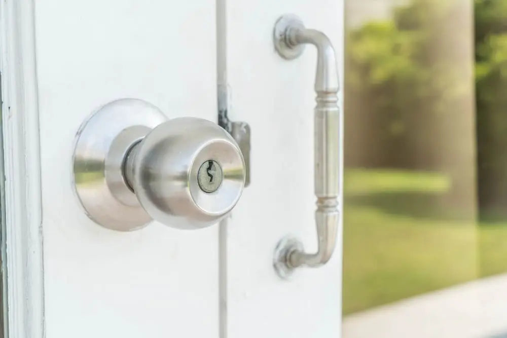 What's the Difference Between Regular Door Lock and Deadbolt?