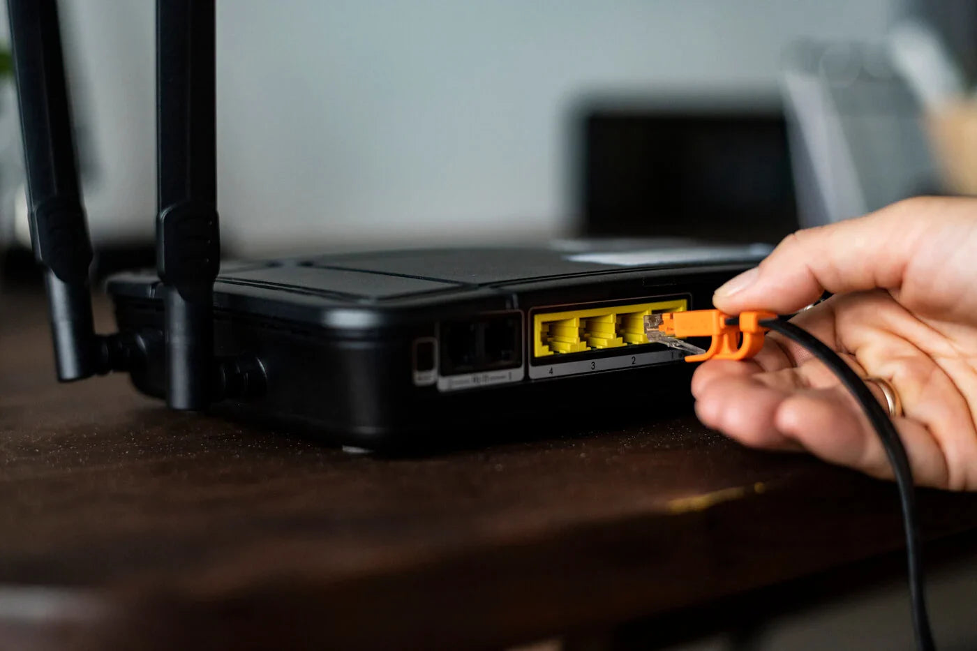 What is the Difference Between a Hub, Switch and Router